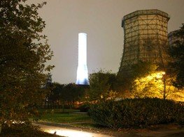 <p>Flingerns heat and power plant is its landmark. Its towers and chimneys tower above the streets and houses of the district and are easily visible from all sides. A portion of the plant is one of the technical monuments of the city Düsseldorf.</p>